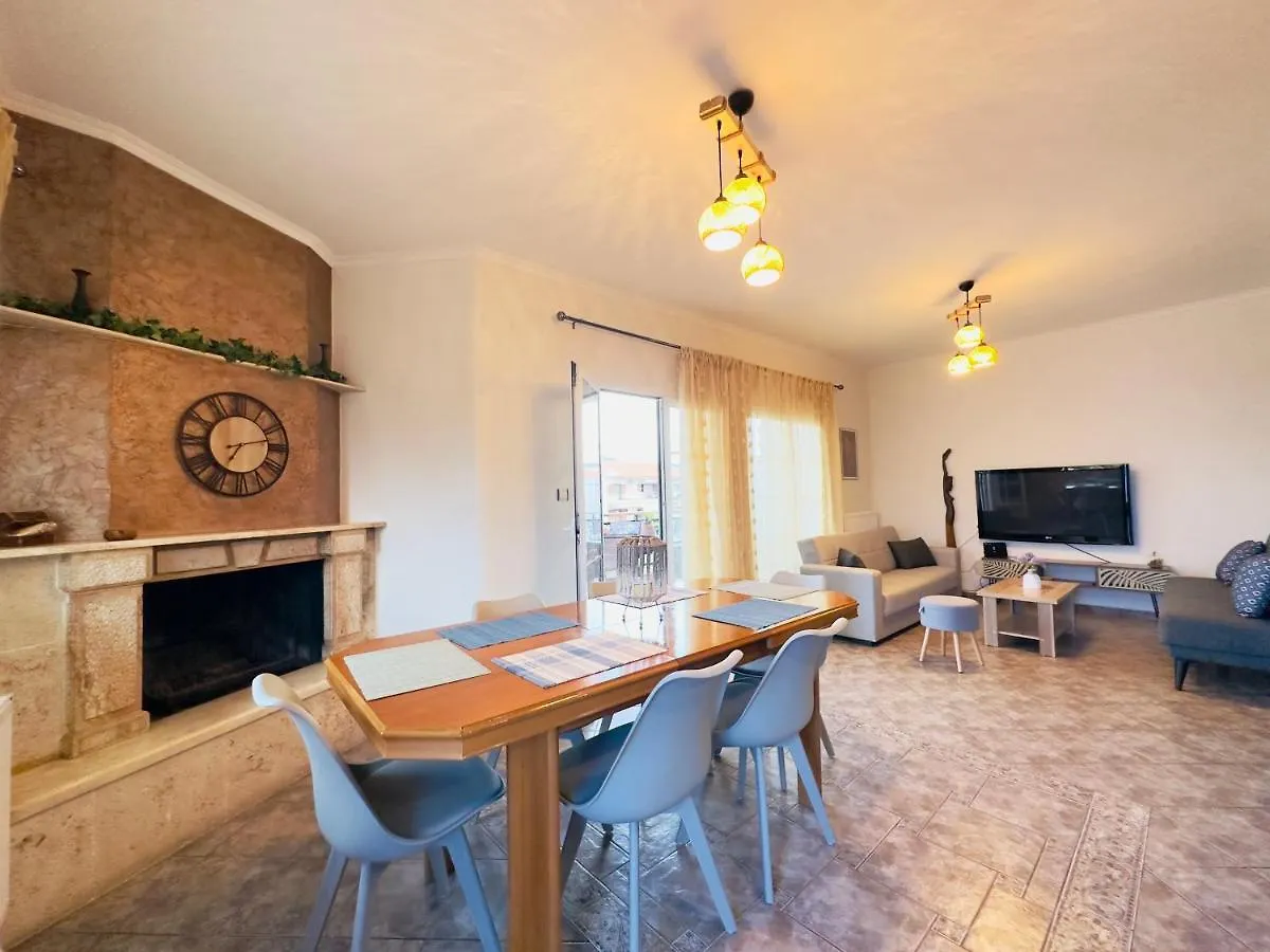 Almyriki Apartment 伊里斯斯